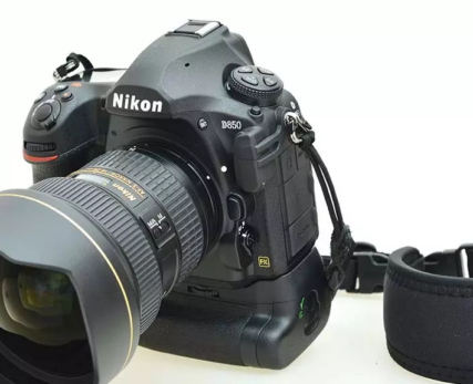 10_best-camera-for-wildlife-photography_Nikon-d850-with-lens