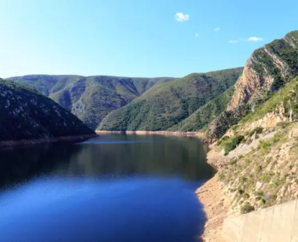 Baviaanskloof-Valley-Shamwari-Game-Reserve-700x441