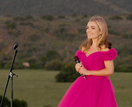 Katherine-Jenkins-Performing-At-Shamwari-For-Wilderness-Foundations-50th-4