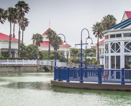 Shamwari_buildings-on-water-edge